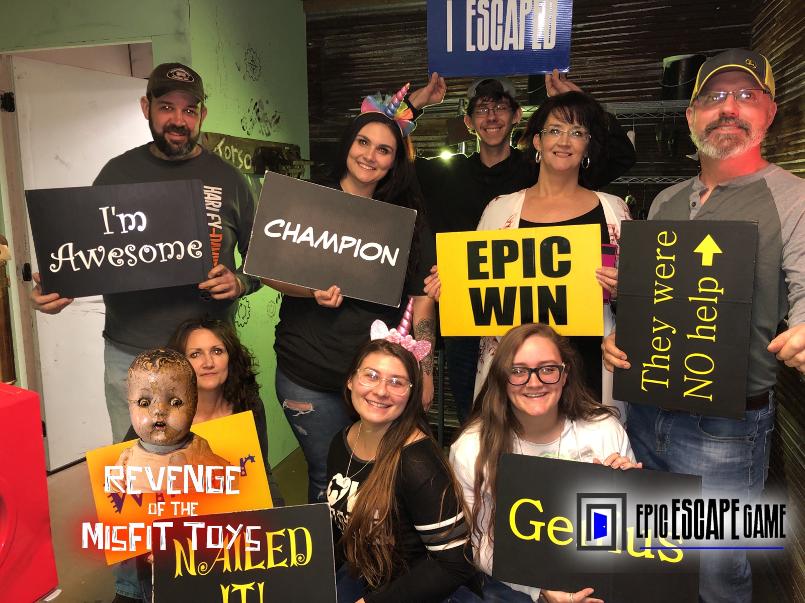more brains to solve the escape room is a good idea